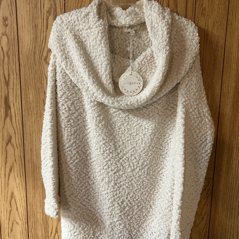 Brand new Umgee popcorn sweater